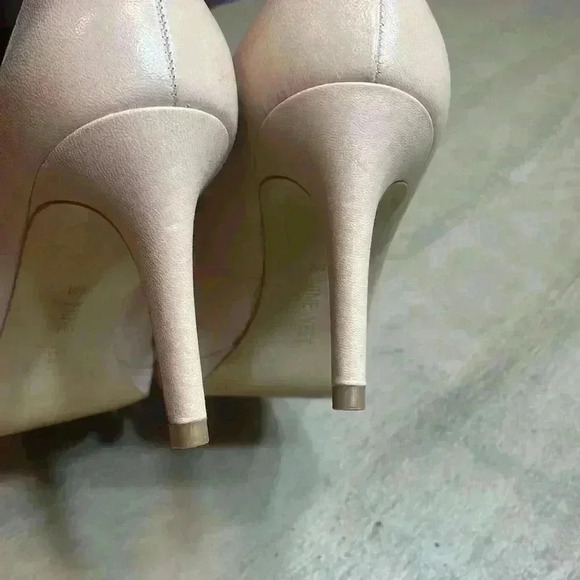 Nine West heels, beige size 9, EUC - Picture 4 of 6